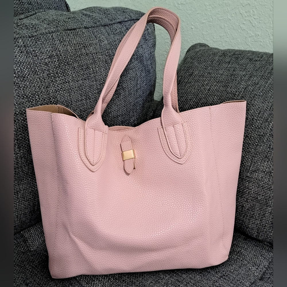 Like-new baby pink shoulder bag 🩷